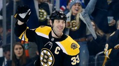 Zdeno Chára sa stal hokejistom roka, anketu ovládol piatykrát