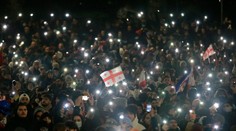 Masové protesty v Gruzínsku neutíchajú