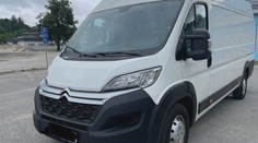 Prenajme si auto a už ho nevráti. Podvodník okráda požičovne, zrejme používa tento trik