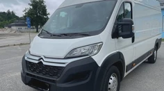 Prenajme si auto a už ho nevráti. Podvodník okráda požičovne, zrejme používa tento trik