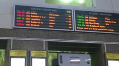 Veľký prehľad vlakov, ktoré budú meškať až do augusta. Je medzi nimi aj Váš?