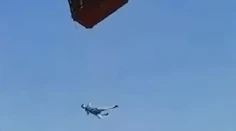 VIDEO: Muž sa neudržal balóna. Namiesto pádu sa však bravúrne chytil lana