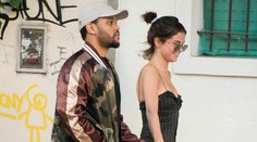 Najsledovanejší párik šoubiznisu na prechádzke. Selena, kde máš podprsenku?