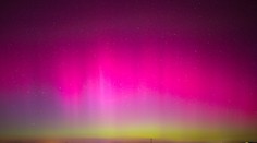 OBRAZOM: Polárnu žiaru bolo vidieť aj v Bratislave. Pozrite si najlepšie fotky našich čitateľov z celého Slovenska