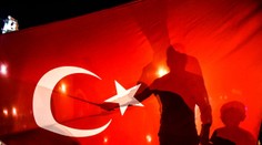 Turecko pokračuje v čistkách