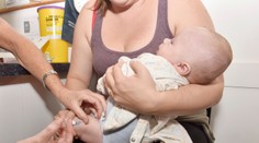 Nebezpečná meningitída zabíja. Úrady kontaktujú desaťtisíce ľudí