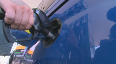 Nečakaná „akcia“. Vodiči mohli hodiny tankovať liter benzínu za jeden cent