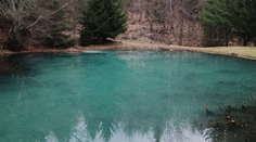Tyrkysová voda v tajchoch vyzerá ako zázrak. Pravda je oveľa jednoduchšia