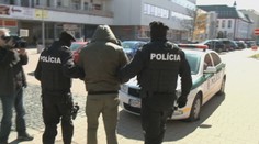 Majiteľa potravín surovo dobili traja lupiči, v aute viezol tržbu z obchodu