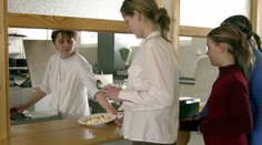 Epidémia na Spiši. Stravníci sa v školskej jedálni nakazili salmonelózou