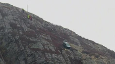 VIDEO: Vodička prežila pád z ikonického útesu