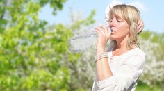 Kupujete si do PET fliaš víno alebo do nich opakovane dávate vodu? Robíte chybu