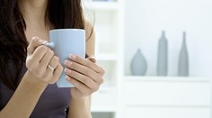 Viete, čo piť pri vysokom tlaku? Tieto tekutiny ho znížia, iné vám môžu uškodiť