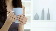 Viete, čo piť pri vysokom tlaku? Tieto tekutiny ho znížia, iné vám môžu uškodiť