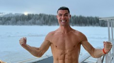 VIDEO: Ronaldo sa nefláka ani na Vianoce. Sviatky oslávil aj poriadnym otužovaním