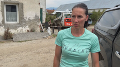 Ani si nevšimla, že medveď zranil aj ju. Syna ochránila vidlami, no hrdinstvo si nepripúšťa