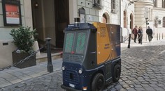 Už čoskoro začne roznášať listy či balíky. Slovenská pošta testuje prvého robota