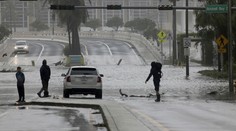 Ľudia volali počas hurikánu o pomoc. Záchranári sa museli len bezmocne prizerať