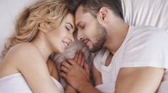 Klape vám to vzťahu? Prezradí to poloha, v akej s partnerom spíte