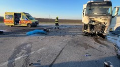 Motorkár zomrel po zrážke s kamiónom. Nákladiak mu zrejme nedal prednosť (FOTO)