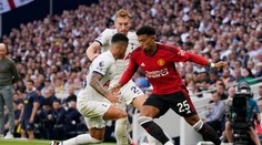 Kúpili ho za desiatky miliónov, teraz bol vyradený z kádra. Tvrdí, že je obetným baránkom