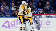 Studeničova premiéra v NHL. Pozornosť však upútal brankár Jarry, ktorý skóroval