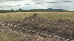 Stovky ľudí na východe zostali bez vody. Na poliach pri obci niekto prekopal vodovod