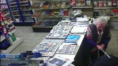 VIDEO: Babička (82) bojovala ako o život. Zlodeja mlátila palicou