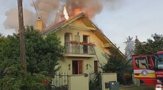 Výbuch ich zobudil uprostred noci. Rodina prišla pri požiari o celý dom, utekali len v nočných košeliach