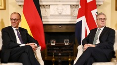 Historický deň pre nemecko-britské vzťahy. Pri hrozbe útoku si prídu na pomoc