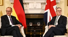Historický deň pre nemecko-britské vzťahy. Pri hrozbe útoku si prídu na pomoc