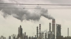 Obyvatelia Bratislavy sa sťažujú na nepríjemný zápach zo Slovnaftu. Rafinéria tvrdí, že im nič nehrozí