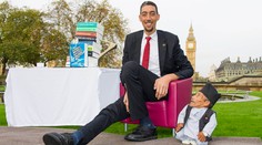 Takto to vyzerá, keď sa stretne najvyšší muž na svete s najnižším