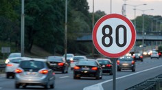 Pri vjazde do obce začne auto automaticky brzdiť na päťdesiatku. EÚ schválila povinný obmedzovač rýchlosti