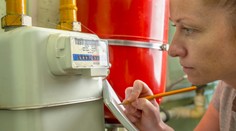 Teplá voda na prídel či tlmenie osvetlenia. Nemecko zavádza drastické opatrenia