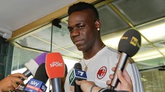 Balotelli je po operácii, bude pauzovať minimálne mesiac