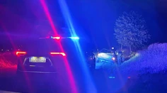 Keď zbadali policajtov, spanikárili. Počas jazdy sa chceli vymeniť za volantom, manéver sa im vypomstil