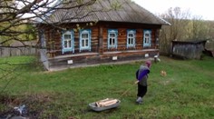 Starenka pozná samotu lepšie ako ktokoľvek iný. V celej obci žije sama