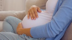 Mamy v uniformách si prilepšia. Poslanci im chcú priklepnúť vyššiu materskú