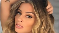 Internetom koluje fotka herečky, ako sa miluje v prírode. Vysvetlila, o čo ide