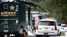 Krvavá hádka súrodencov o tom, kto dostal viac darčekov. Brat zastrelil sestru, potom sám schytal guľku