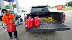 Pred príchodom búrok evakuovali tisícky ľudí na pobreží Mexického zálivu