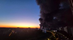 Za minuloročný rozsiahly požiar nákupného centra vo Varšave je zodpovedné Rusko, vyhlásil poľský premiér