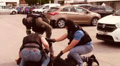 Kukláči spacifikovali starostu zo stredného Slovenska. Zadržali ho pri preberaní úplatku