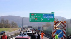 Pri nehode na R1 zahynul človek. Cestu úplne uzavreli