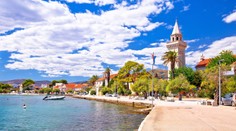 Chorvátom dochádza trpezlivosť s Čechmi, ktorí sa „rozťahujú“ v Dalmácii. Všetko tu rozkopali, sťažujú sa miestni