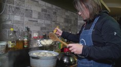 Ján Tribula si v Gruzínsku vyskúšal, ako sa pripravuje obľúbené jedlo horalov