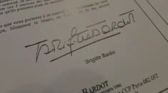 Brigitte Bardotová si dopisovala s Rudolfom Schusterom. Bývalý prezident nám ukázal osobné listy