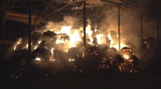 Majiteľovi družstva zhorelo 1500 balíkov sena. Zažil už deviaty požiar senníkov