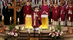 Omše ešte nezakážu, biskupi čakajú na hlavného hygienika